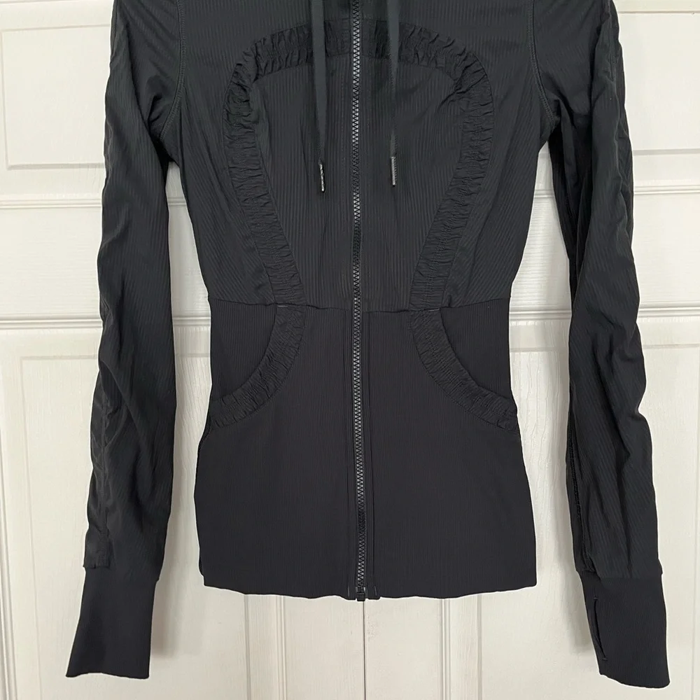 {Lululemon} Dance Studio Reversible Jacket in Black - Women's 4 ruffled